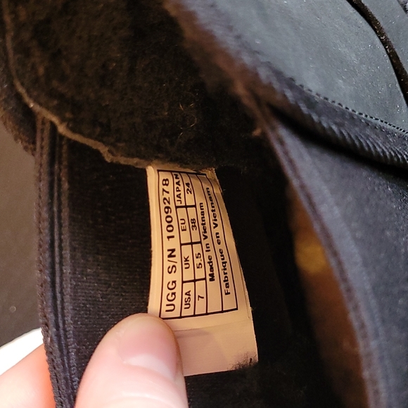 NWOB UGG black Glen boots - Picture 6 of 6